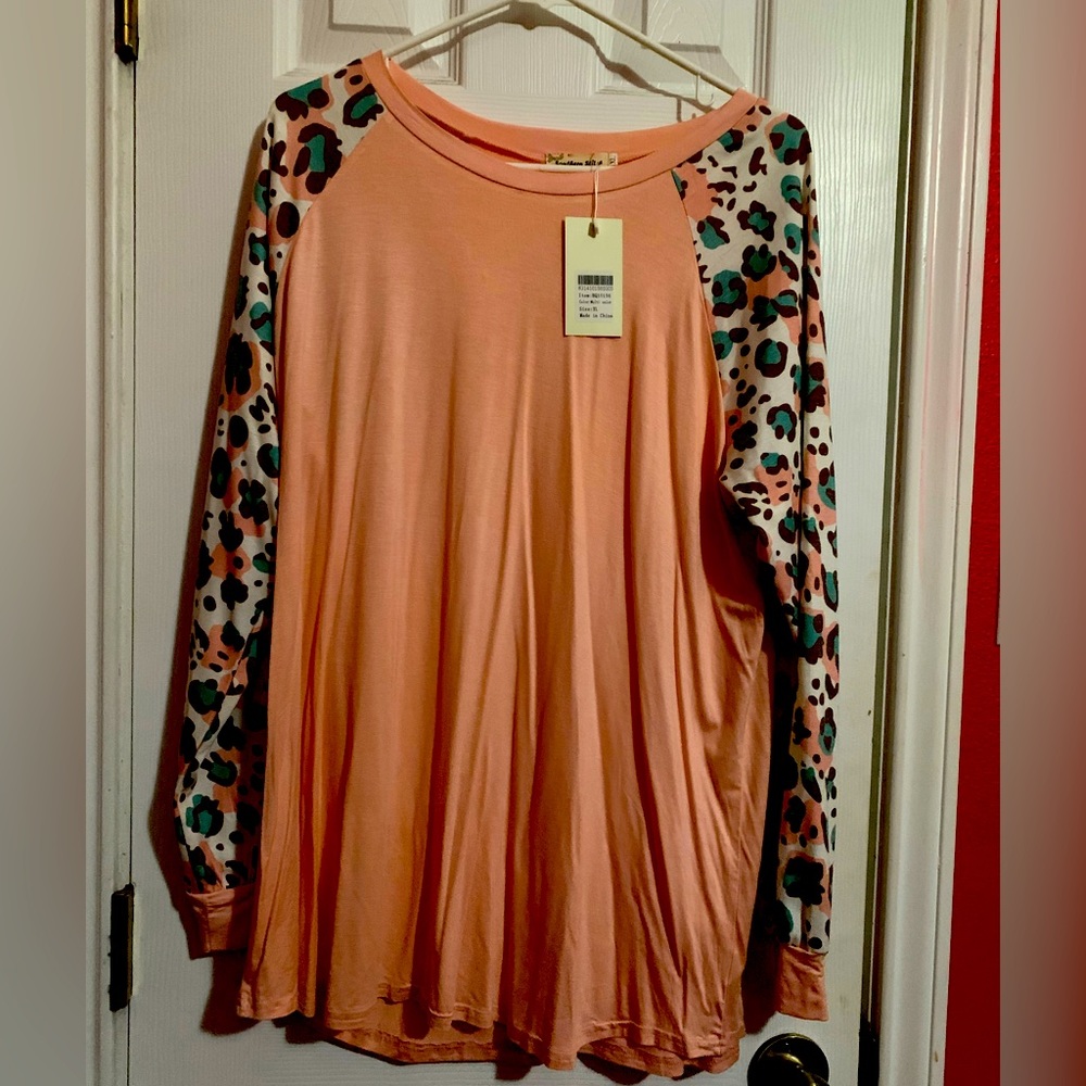 Long sleeve tee leopard sleeve